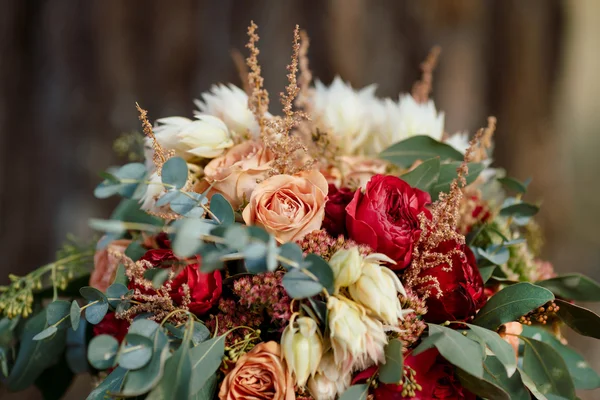 Belo buquê de casamento colorido — Fotografia de Stock