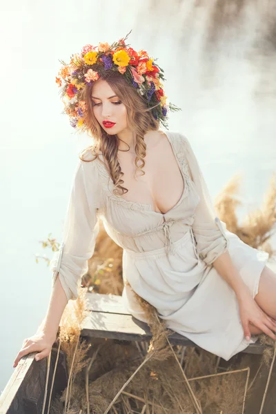 Beautiful girl sitting in the boat — Stock Photo, Image