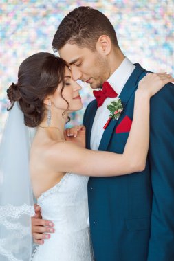 Gelin ve damat çok parlak renkli Oda