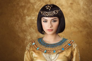 Altın arka plan üzerinde Mısır Kraliçesi Kleopatra gibi güzel bir kadın