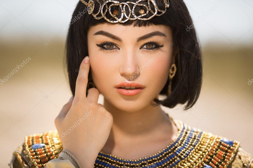 Beautiful woman with fashion make-up and hairstyle like Egyptian queen ...
