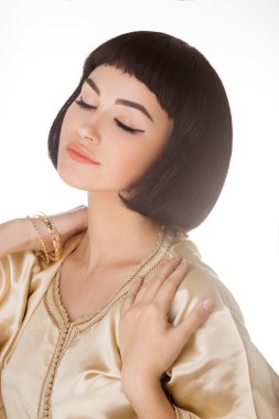 Cleopatras makyaj ve saç kesimi studio poz ile şehvetli kız