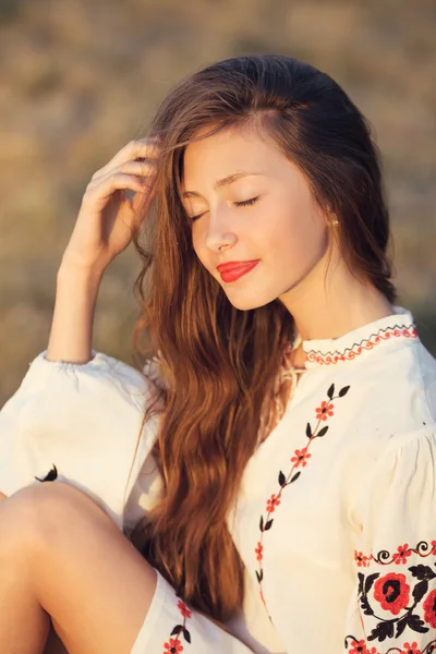 Portrait of beautiful girl in meadow in national suite — Stock Photo, Image