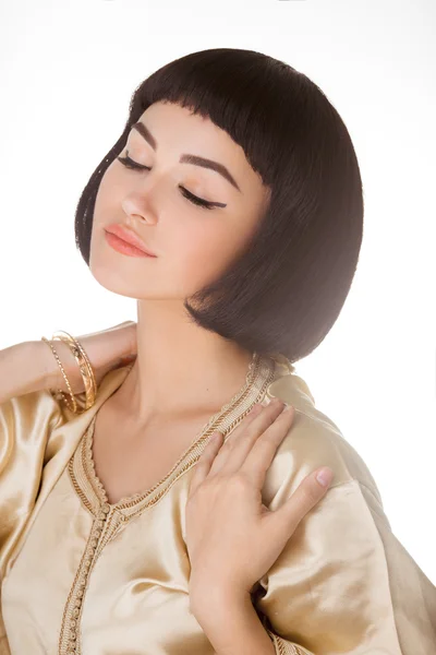 Sensual girl with Cleopatras make-up and haircut posing in studio — Stock Image Sensual girl with Cleopatras make-up and haircut posing in studio Stock Photo
