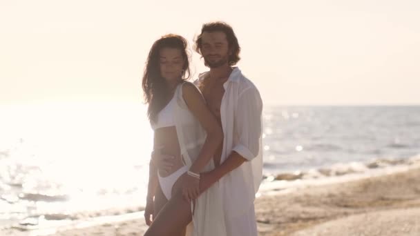 Romantique couple plage vacances d'été concept — Video