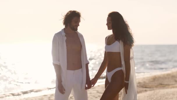 Romantique couple plage vacances d'été concept — Video