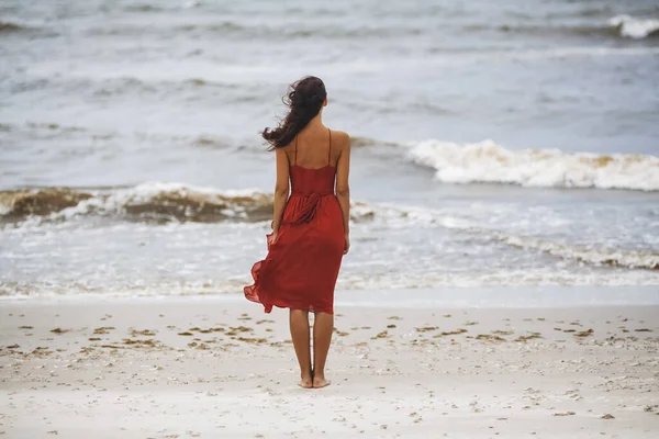 Imágenes de Mujer vestido rojo espalda, fotos de Mujer vestido rojo espalda sin royalties | Depositphotos Imágenes de Mujer vestido rojo espalda, fotos de Mujer vestido rojo espalda sin royalties | Depositphotos