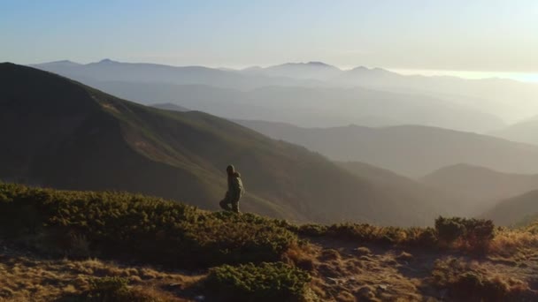 Aerial View of Hiker Man with Backpack on Ridge of a Mountain — Stock Video