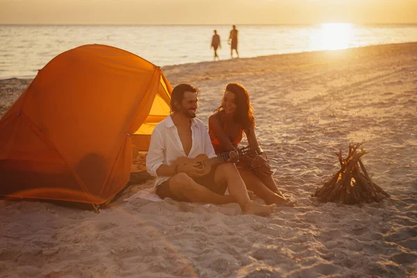 Romantic Couple Near a Tent on the Beach — Stock Photo, Image