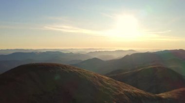 Mountain Hills 'in havadan görünüşü, Karpatya Dağları manzarası.