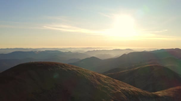 Flygfoto över Mountain Hills, Karpaterna Landskap. — Stockvideo