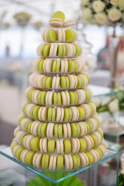 Piramit Fransız renkli macaroons