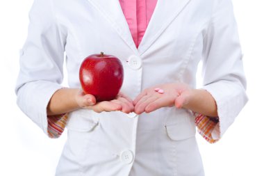 Eczane. Hapları veya elma, vitaminler iki kaynak. Tüm beyaz arka plan üzerinde izole.