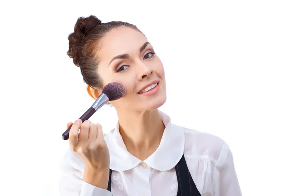 Mujer con pinceles de maquillaje. Todo aislado sobre fondo blanco . —  Fotos de Stock