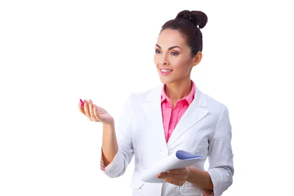 Mujer amigable sosteniendo papeles. Todo aislado sobre fondo blanco . Imagen De Stock