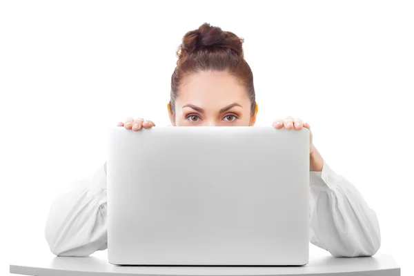 Bussines woman smiling showing white blank sign laptop — Stock Photo, Image