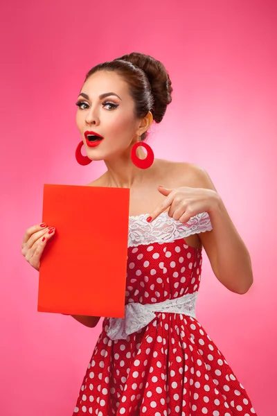 Happy Woman Holding Blank Card. Pin-Up Retro style. — Stock Photo, Image