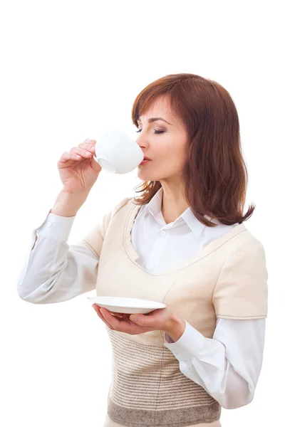 Mujer disfruta de su taza de té sobre fondo blanco —  Fotos de Stock