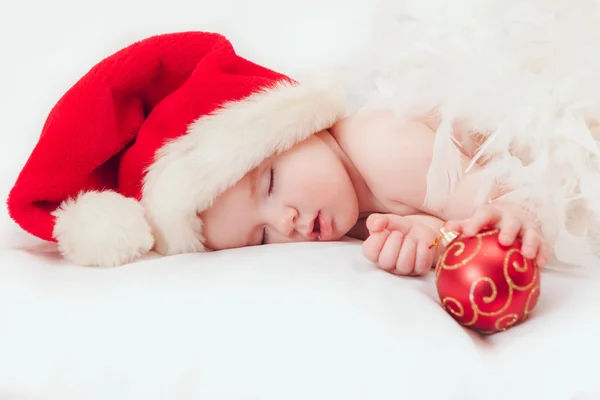 Küçük çocuk yeni yıl şapkası uyku