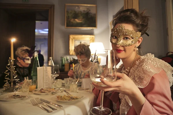 Mulheres em uma festa — Fotografia de Stock