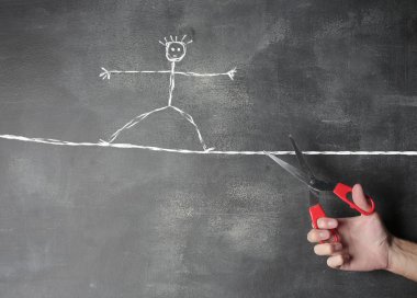 Adam bir iple asılı