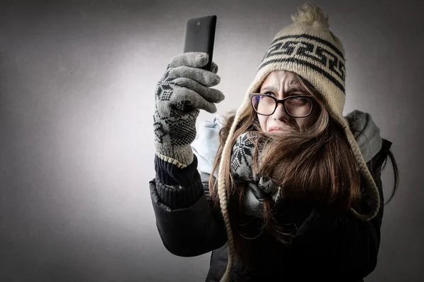 Meisje neemt een selfie — Stockfoto