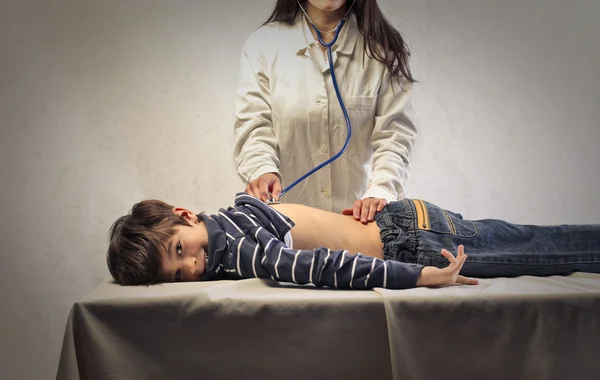 Doctor and kid — Stock Photo, Image