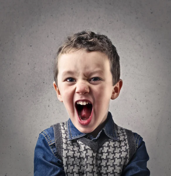 Niño loco gritando —  Fotos de Stock