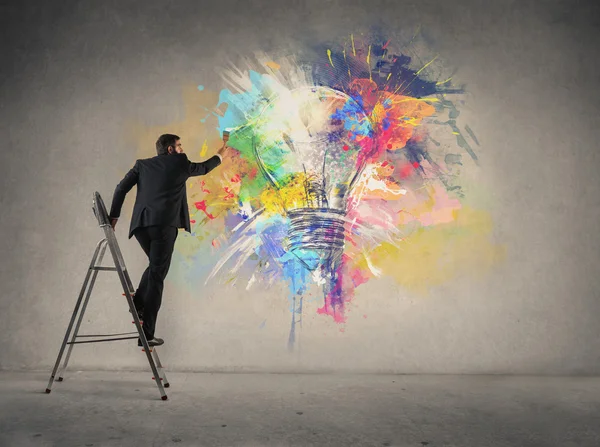 Affärsmannen och graffiti — Stockfoto