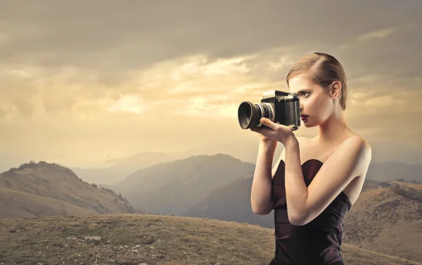 Woman taking a picture — Stock Photo, Image