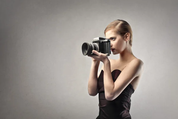 Woman taking a picture — Stock Photo, Image