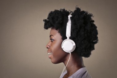 Müzik Dinleyen Kadın