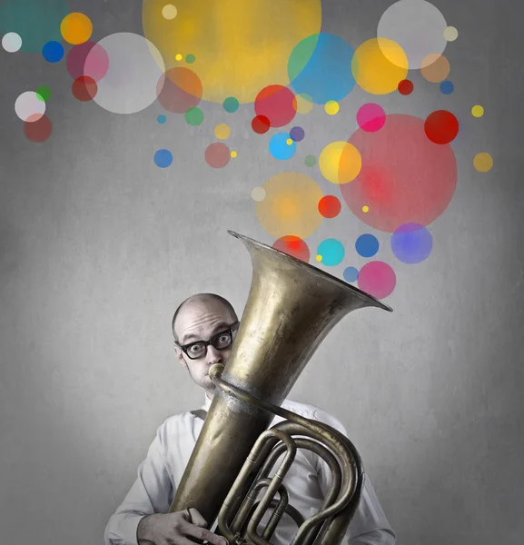 Hombre tocando el trombón — Foto de Stock