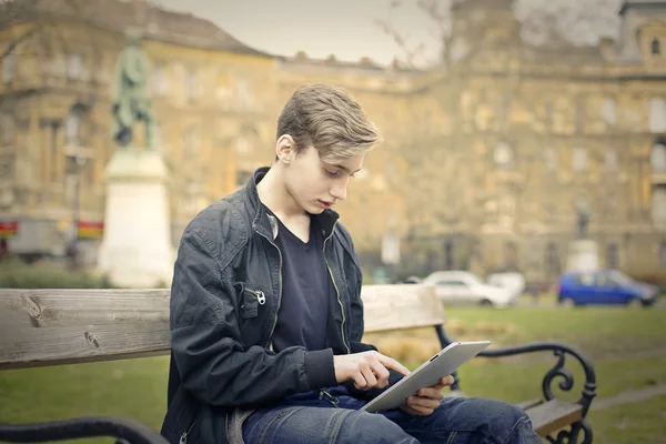 Dziecko z tabletem — Zdjęcie stockowe