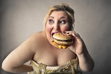burger yiyen kadın