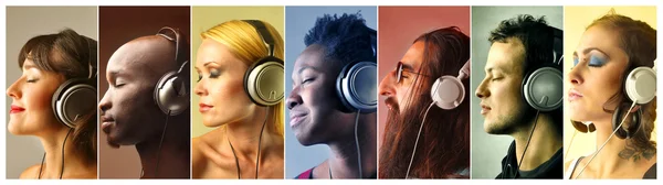 Personas con auriculares — Foto de Stock