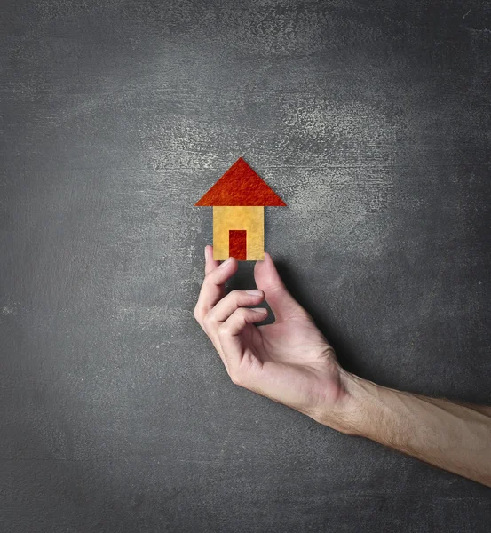 Mano sosteniendo una casa — Foto de Stock