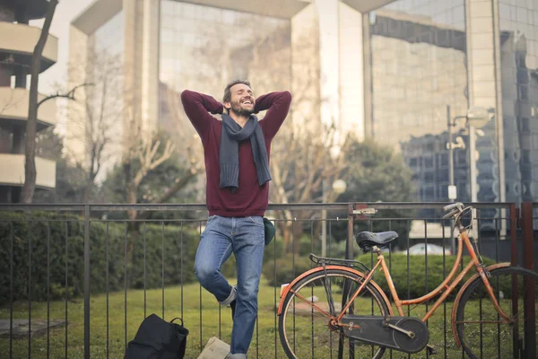 Šťastný muž relaxační — Stock fotografie