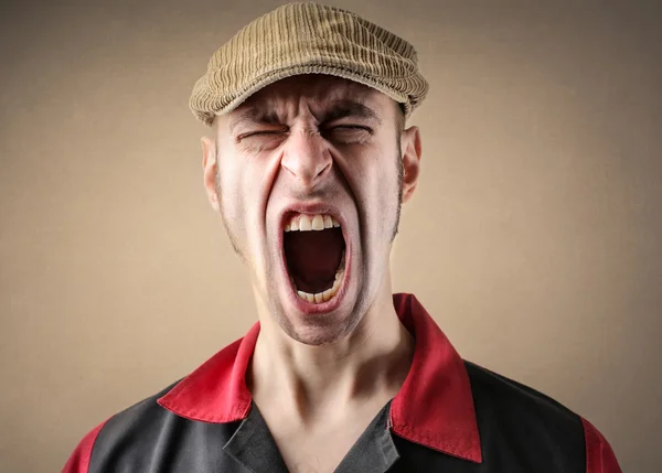 Homem gritando alto — Fotografia de Stock