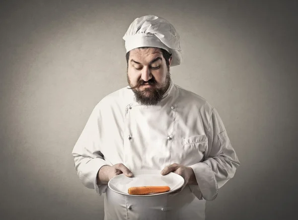 Chef-kok met een wortel — Stockfoto