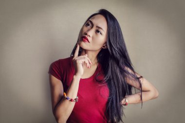 Asyalı kadın düşünme