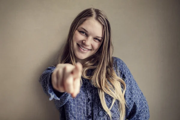 Happy girl pointing — Stock Photo, Image