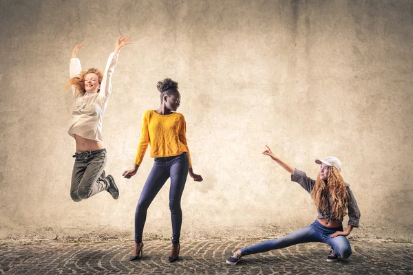 Happy friends dancing — Stock Photo, Image