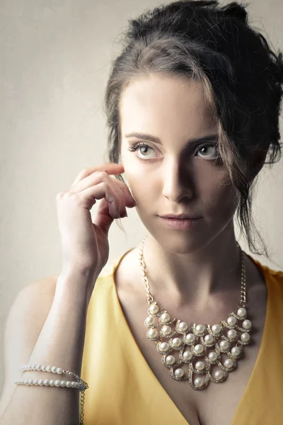 Mujer con joyas — Foto de Stock