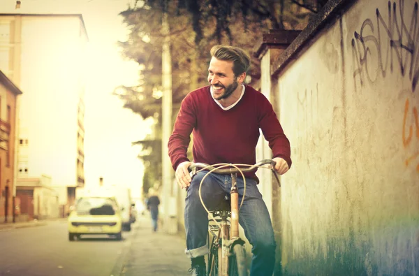 Man med cykel — Stockfoto