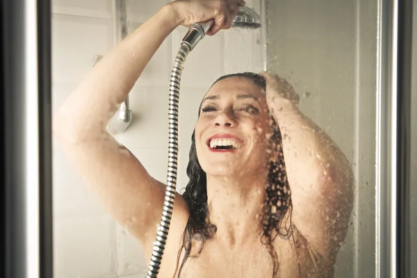 シャワー中の女性 — ストック写真