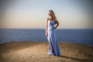 gururlu kadın resim için poz