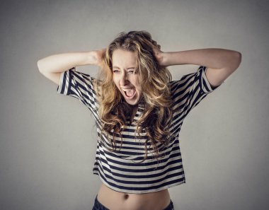 Ellerinizi başınızın koyun