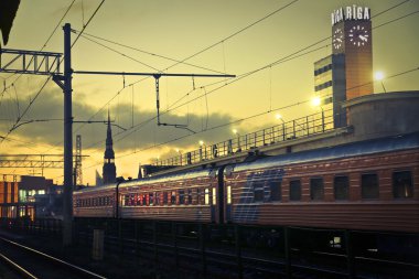 Sarı bir gökyüzü