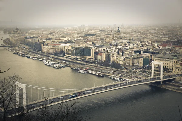 Переход через реку — стоковое фото